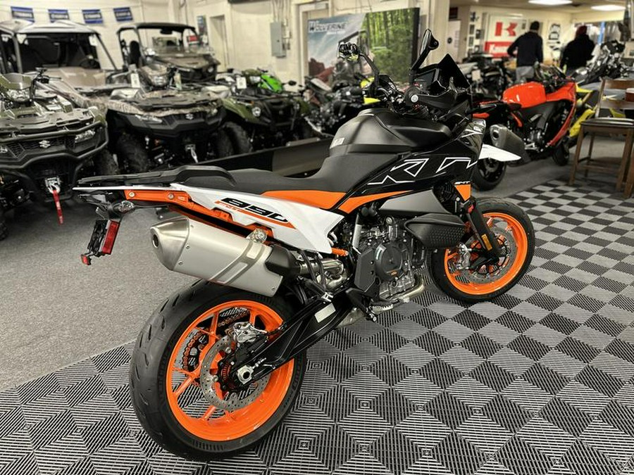 2024 KTM 890 SMT