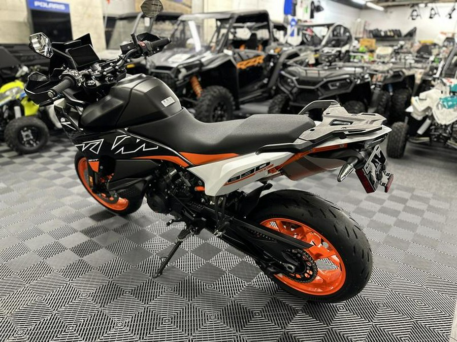 2024 KTM 890 SMT