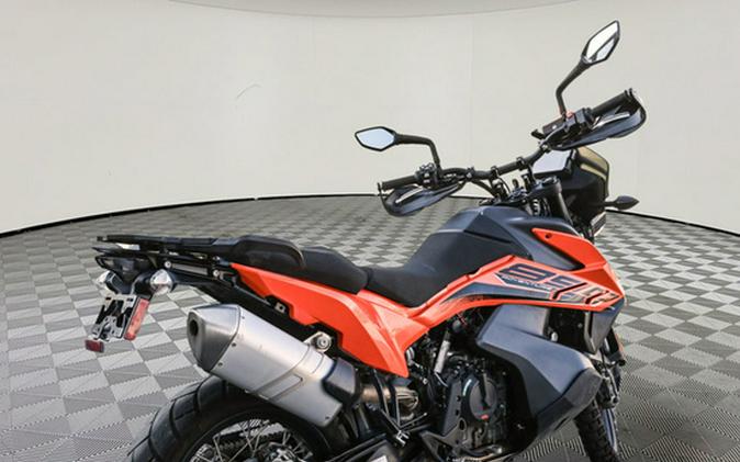 2022 KTM Adventure 890