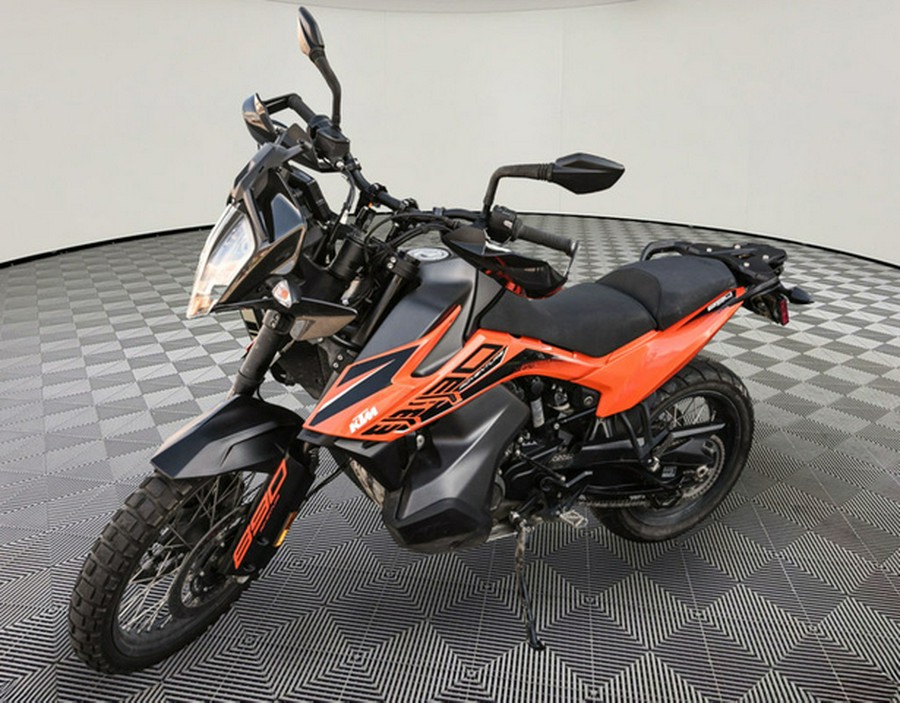 2022 KTM Adventure 890