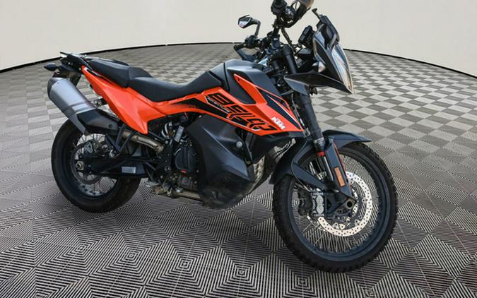 2022 KTM Adventure 890