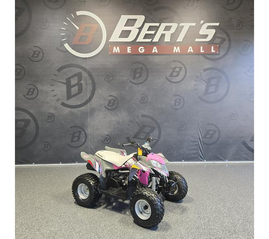 2018 Polaris® OUTLAW 110 EFI, AVALANCHE GREY/PINK POWER