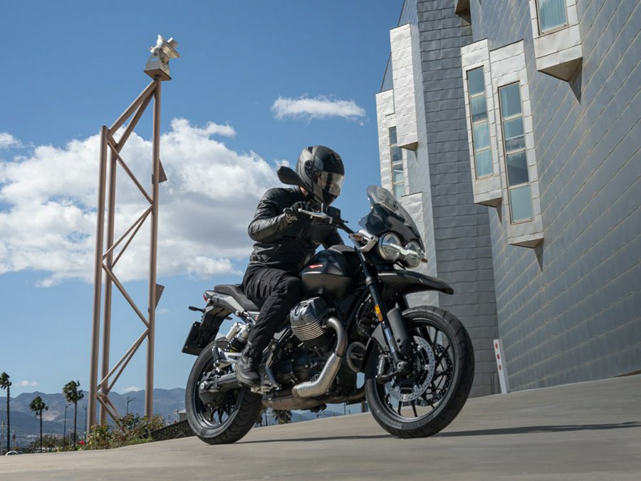 2025 Moto Guzzi V85 Strada