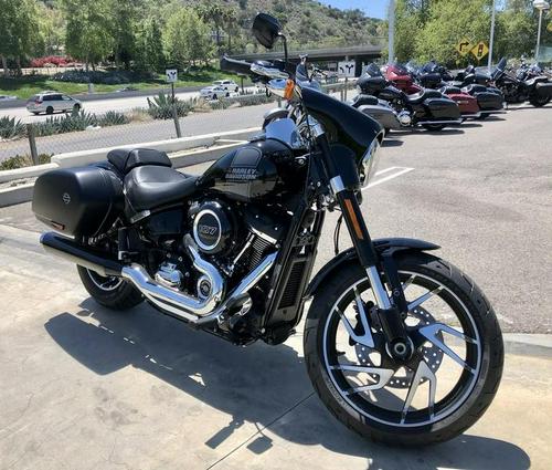 2021 Harley-Davidson Sport Glide Review: Two-Wheeled Convertible