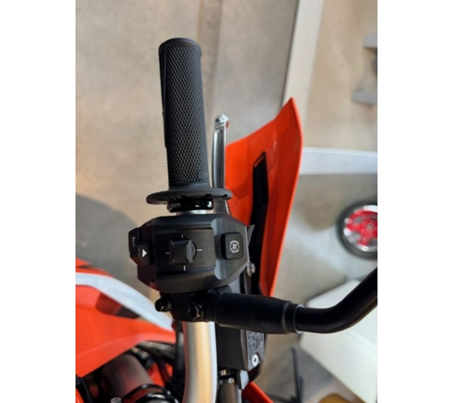 2026 KTM Enduro 690 R