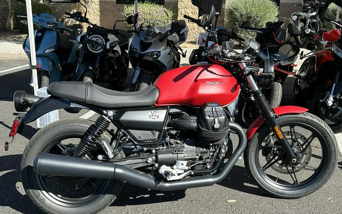 2023 Moto Guzzi V7 Stone