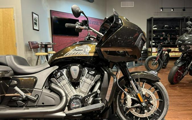 2024 Indian Motorcycle® Challenger® Dark Horse® Icon Smoky Quartz Metallic Pearl/Black Metallic