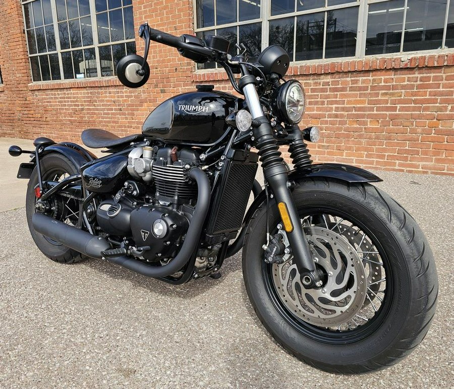 2018 Triumph Bonneville Bobber Black Jet Black