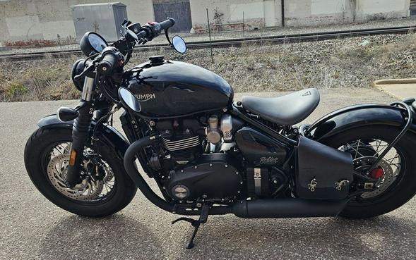 2018 Triumph Bonneville Bobber Black Jet Black