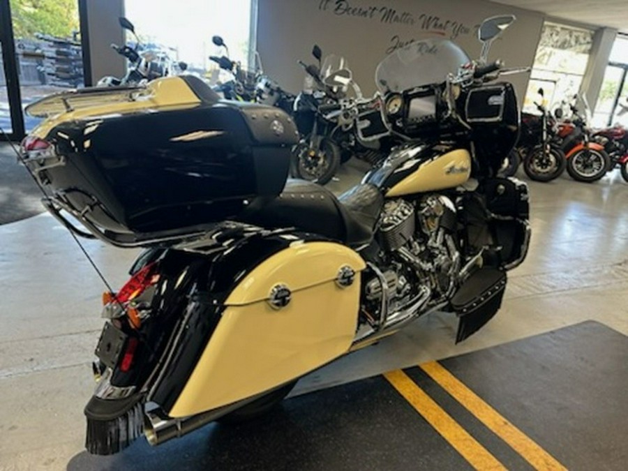 2017 Indian Roadmaster Thunder Black Over Ivory Cream
