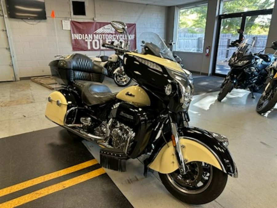 2017 Indian Roadmaster Thunder Black Over Ivory Cream