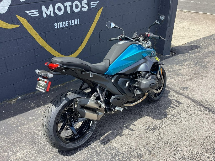 2026 BMW R1300R