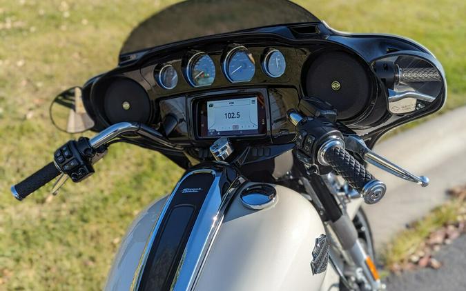 2022 Harley-Davidson Street Glide Special Pearl White