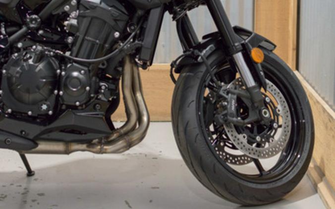 2025 Kawasaki Z900 ABS Metallic Spark Black/Metallic Carbon Gray