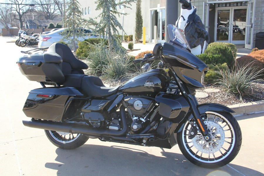 2026 Harley-Davidson Street Glide Limited Vivid Black - Black Finish