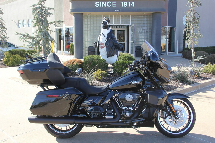 2026 Harley-Davidson Street Glide Limited Vivid Black - Black Finish