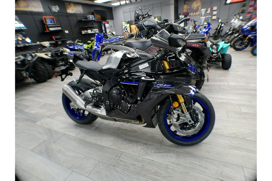 2025 Yamaha YZF-R1M