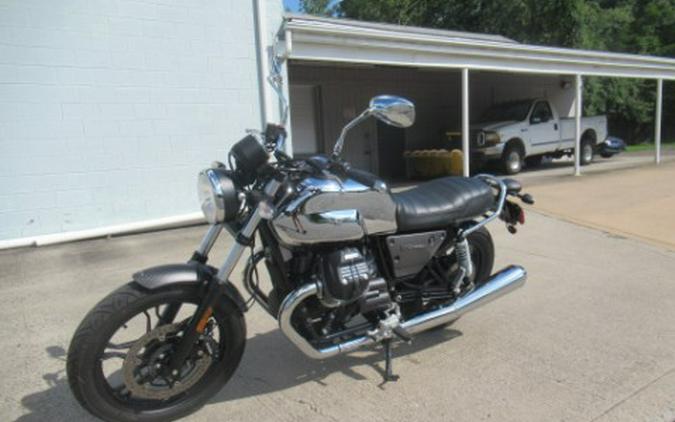 2018 Moto Guzzi V7 III Carbon Shine