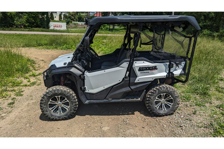 2016 Honda Pioneer 1000-5 Deluxe