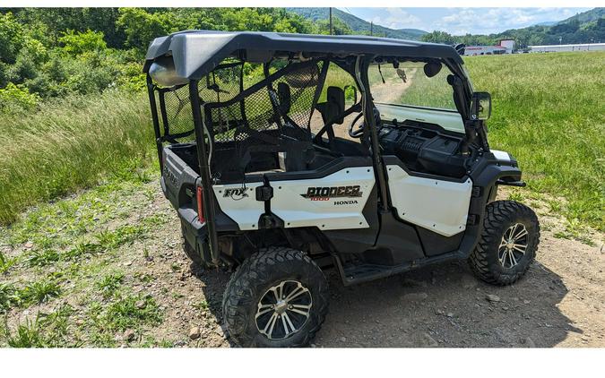 2016 Honda Pioneer 1000-5 Deluxe