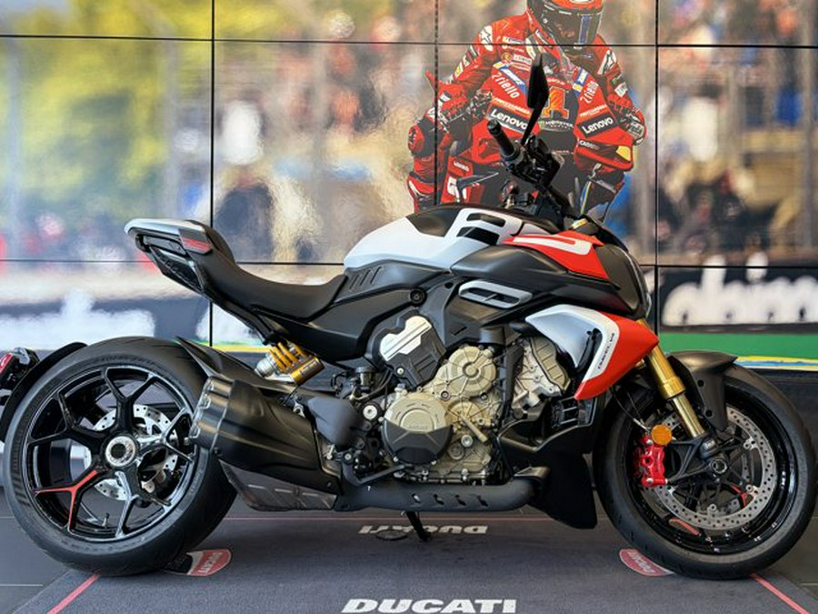 2026 Ducati DIAVEL V4 RS