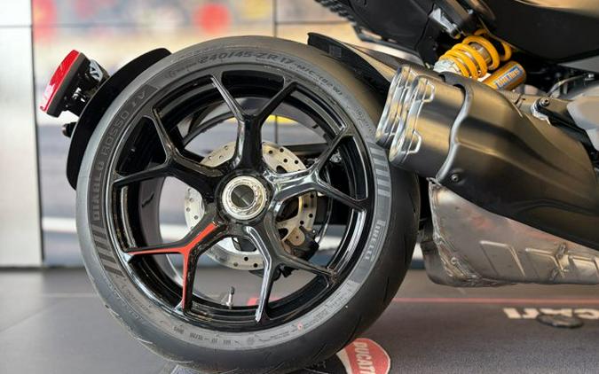 2026 Ducati DIAVEL V4 RS