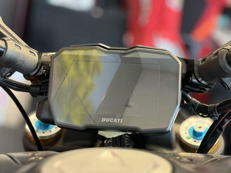 2026 Ducati DIAVEL V4 RS