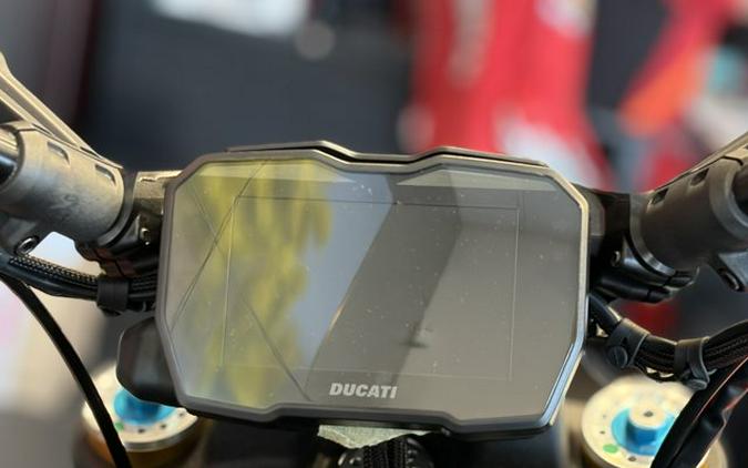 2026 Ducati DIAVEL V4 RS