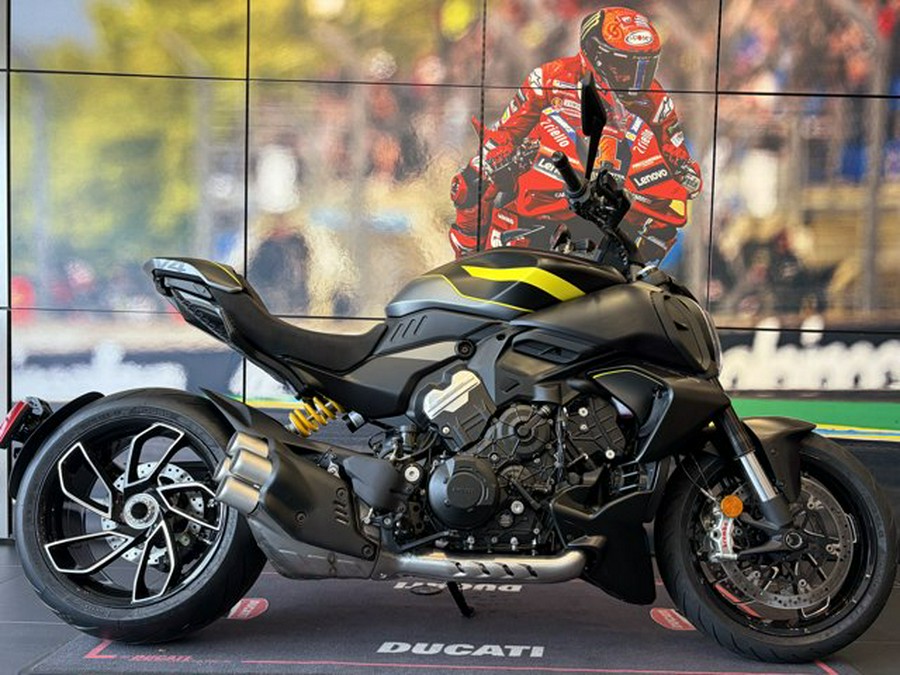 2026 Ducati DIAVEL V4