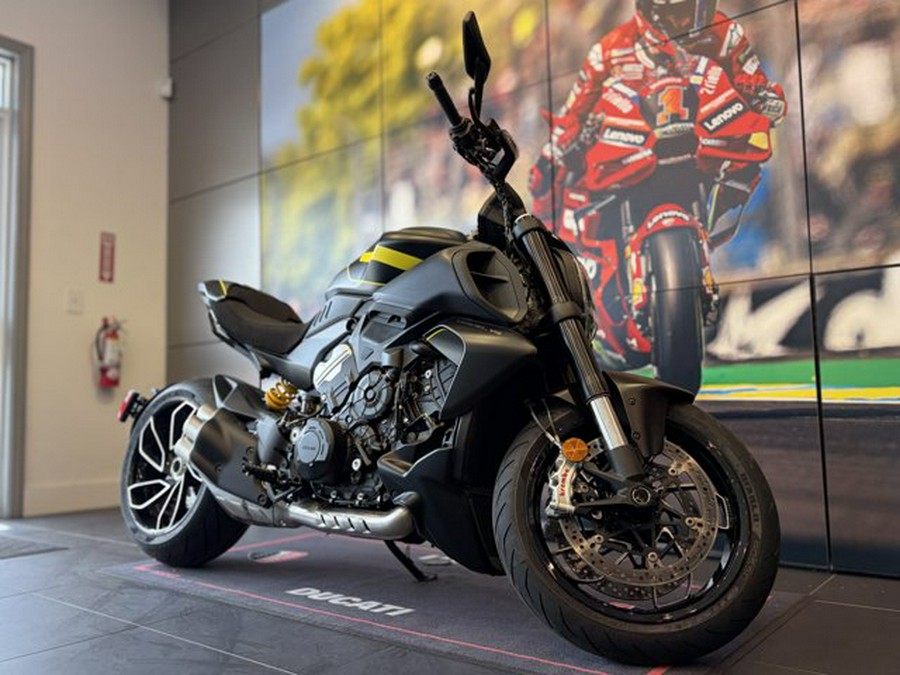 2026 Ducati DIAVEL V4
