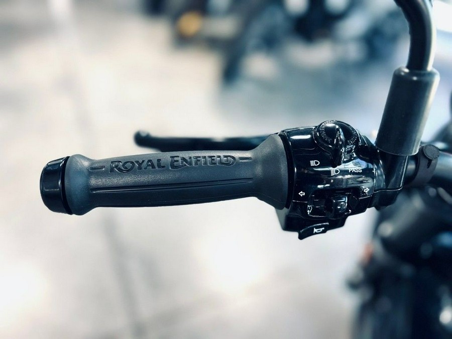 2024 Royal Enfield Shotgun 650 Stencil White