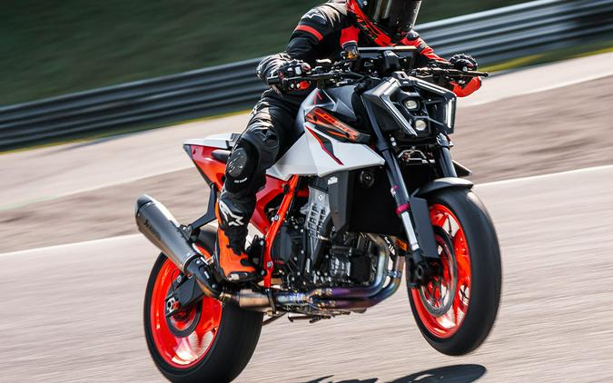2026 KTM 990 Duke R