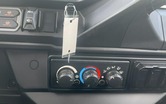 2026 Can-Am Defender MAX Limited HD11