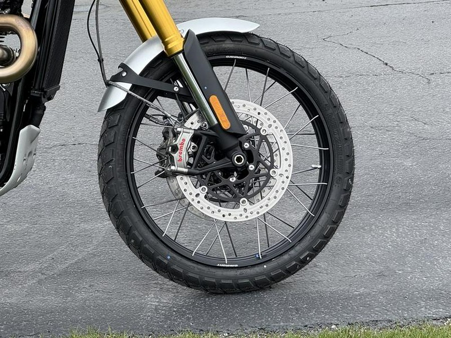 2026 Triumph Scrambler 1200 XE Matte khaki green