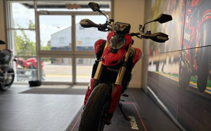 2026 Ducati HYPERMOTARD V2
