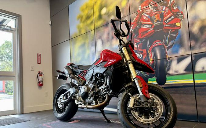 2026 Ducati HYPERMOTARD V2