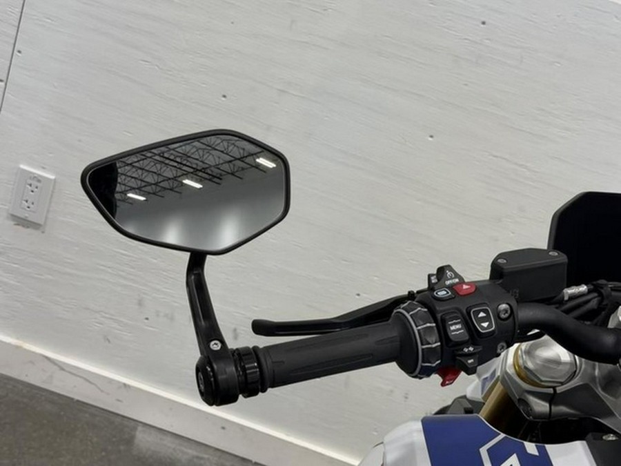 2026 BMW R 1300 R Performance 1300 R Exclusive