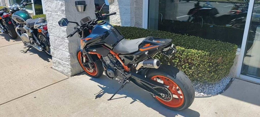 2022 KTM Duke 890 R