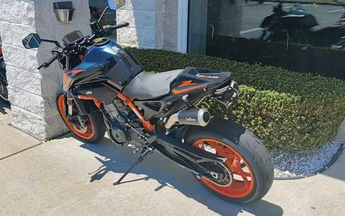 2022 KTM Duke 890 R