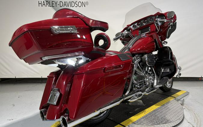 2016 Harley-Davidson® CVO™ Street Glide® Atomic Red with Candy Apple Flames
