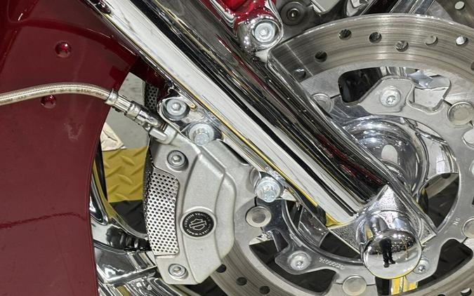 2016 Harley-Davidson® CVO™ Street Glide® Atomic Red with Candy Apple Flames