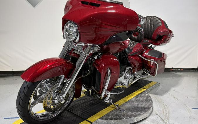 2016 Harley-Davidson® CVO™ Street Glide® Atomic Red with Candy Apple Flames