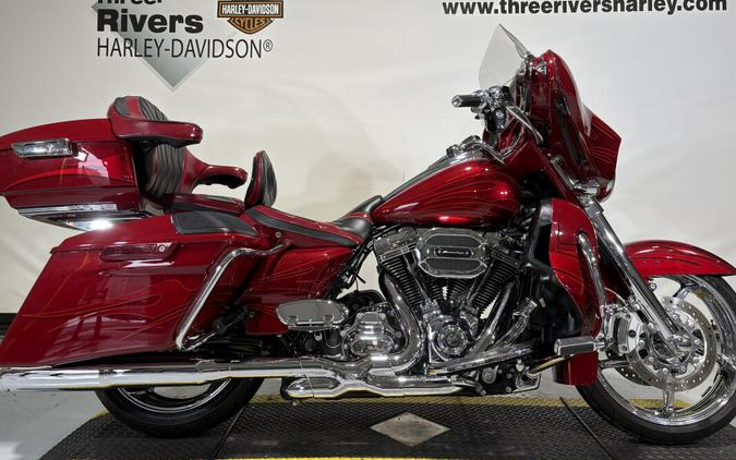 2016 Harley-Davidson® CVO™ Street Glide® Atomic Red with Candy Apple Flames