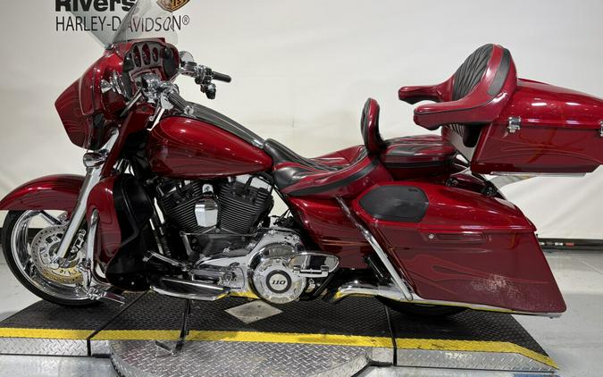 2016 Harley-Davidson® CVO™ Street Glide® Atomic Red with Candy Apple Flames