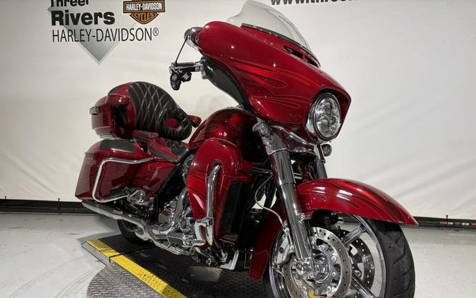 2016 Harley-Davidson® CVO™ Street Glide® Atomic Red with Candy Apple Flames