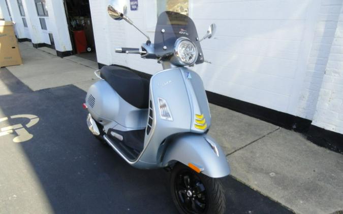 2022 Vespa GTS Super 300 Tech