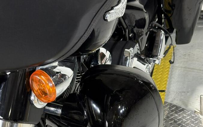 2014 Harley-Davidson® Street Glide® Exclusive - Vivid Black - Peace Officer