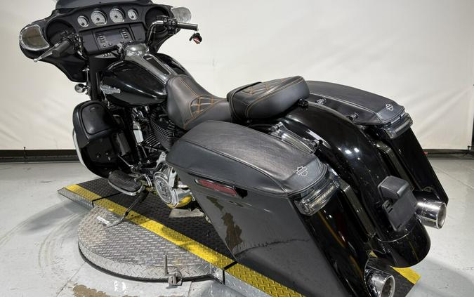 2014 Harley-Davidson® Street Glide® Exclusive - Vivid Black - Peace Officer