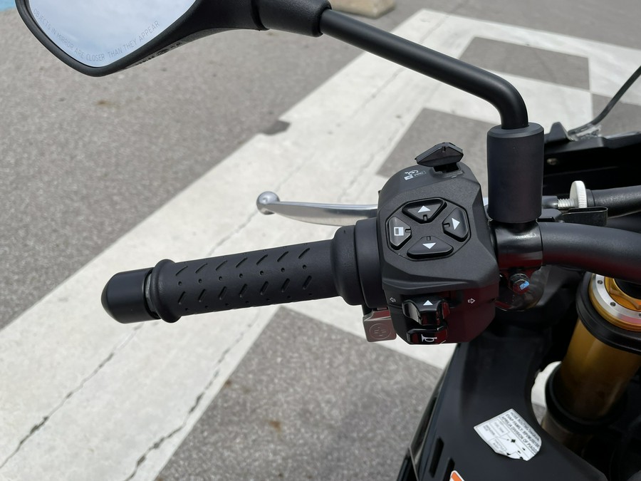 2024 Aprilia Tuono V4 Factory 1100 - SBK Edition
