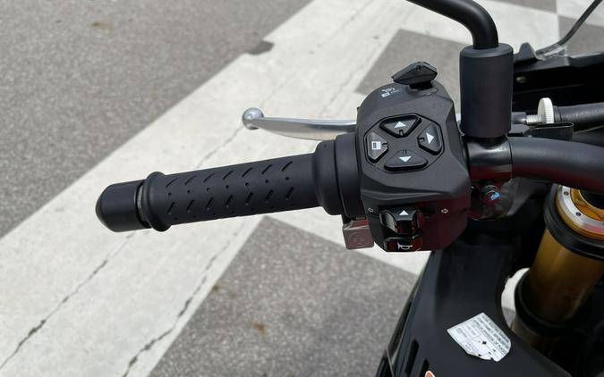 2024 Aprilia Tuono V4 Factory 1100 - SBK Edition